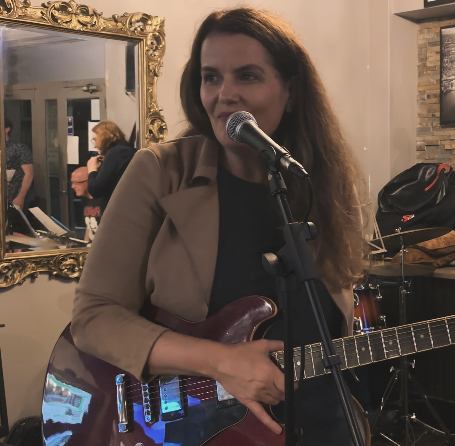Cassandra Oscar live at The Garry Owen Hotel